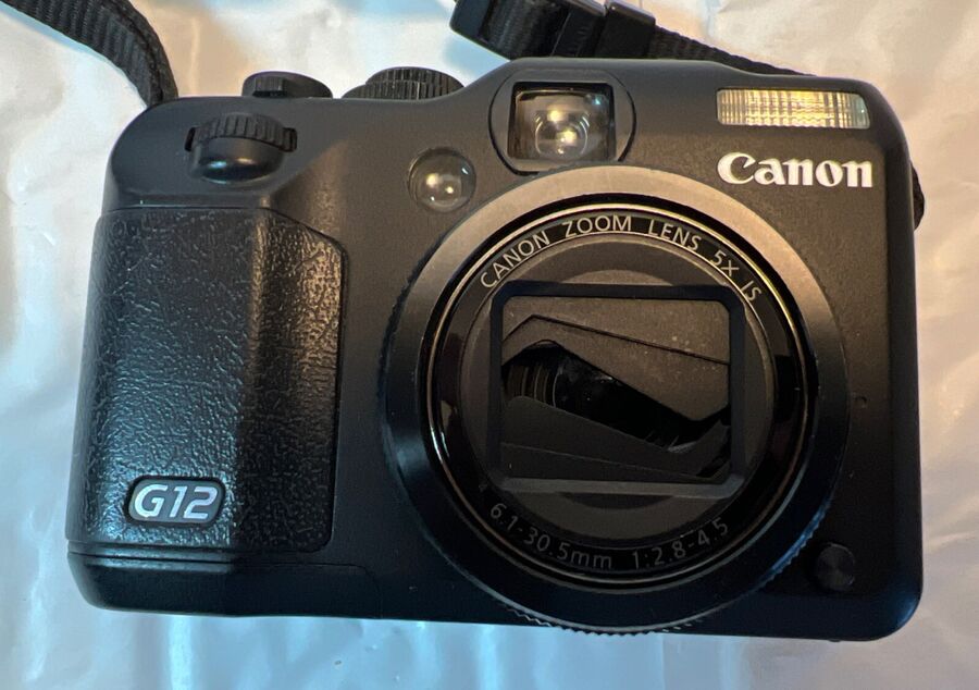 Canon PowerShot G12 10.0MP Digital Camera - Black Bundle. *Lens Error - As/Is
